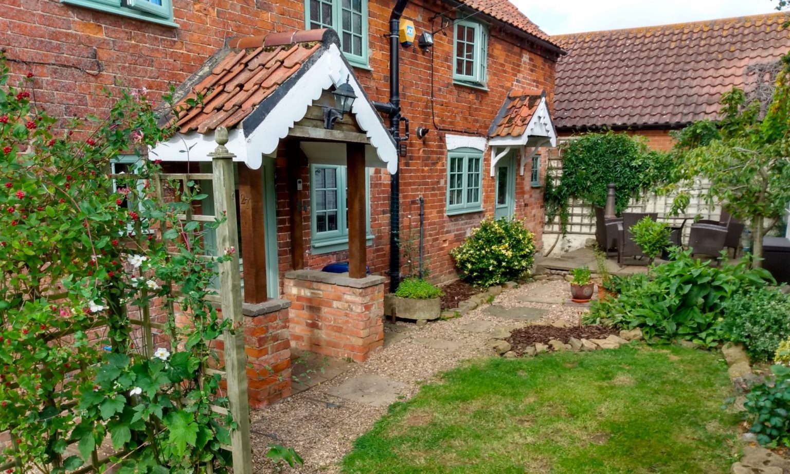 Plungar and the Anchor Inn, canalside and roadside loop, 2.5 miles